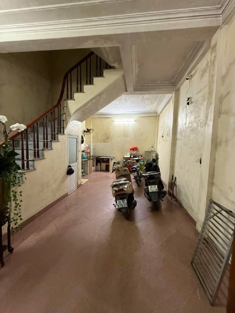 Bán nhà Giải Phóng - diện tích 37m2 5 tầng - Ô TÔ VÀO NHÀ - giá 13,5 tỷ