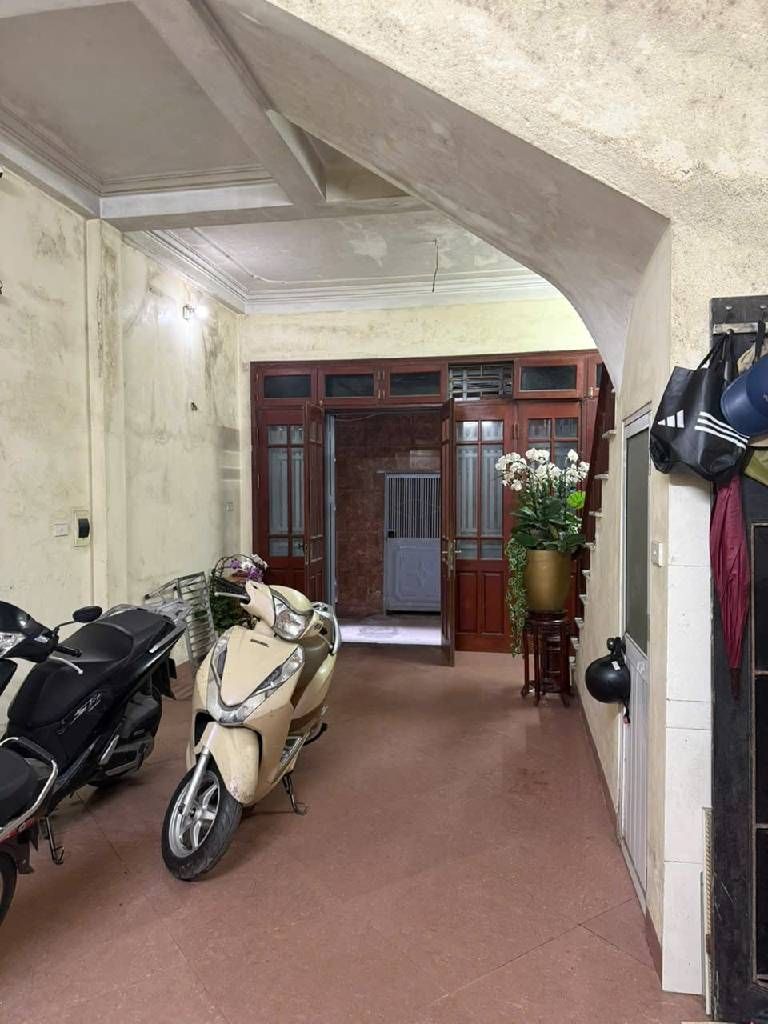 Bán nhà Giải Phóng - diện tích 37m2 5 tầng - Ô TÔ VÀO NHÀ - giá 13,5 tỷ