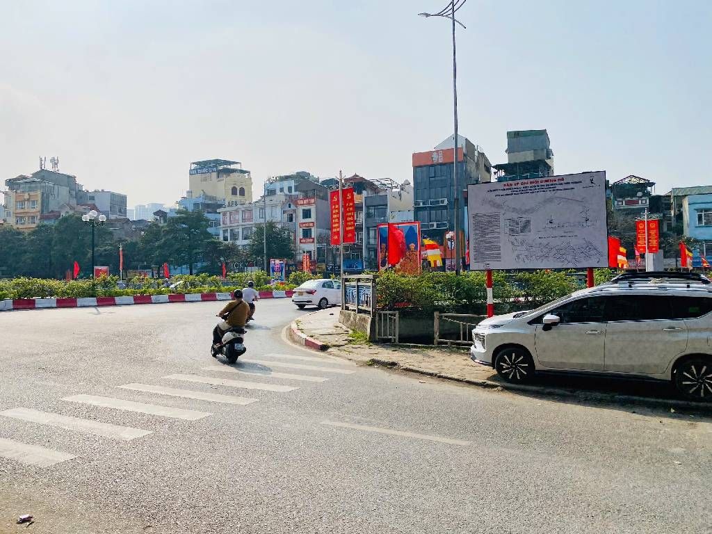 Bán nhà Vũ Tông Phan - diện tích 38,3m2 4 tầng - Mặt phố - giá 20,5 tỷ