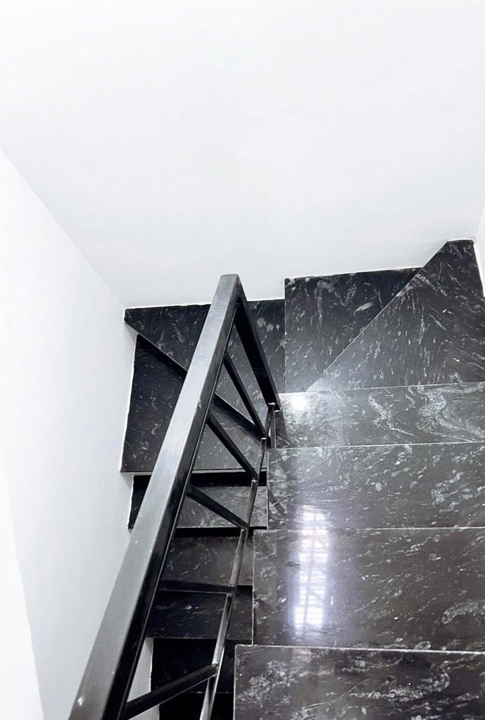 Bán nhà Mai Động - diện tích 80m2 6 tầng - Mặt tiền khủng, gần phố - giá 13,9 tỷ