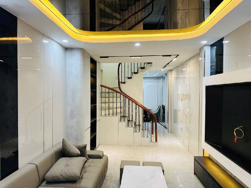 Bán nhà Quan Nhân - diện tích 38m2 5 tầng - Cực gần ô tô - giá 10 tỷ