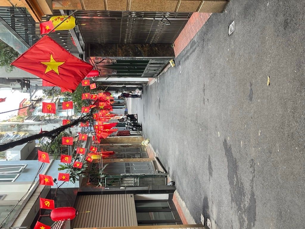 Bán nhà Nguyễn Ngọc Nại - diện tích 87m2 4 tầng - Nhà góc lô có sân rộng - giá 24 tỷ