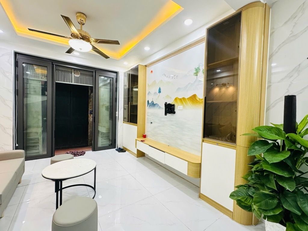 Bán nhà Định công thượng - diện tích 26.5m2 5 tầng - ngõ nông gần sát ô tô - giá 7,65 tỷ