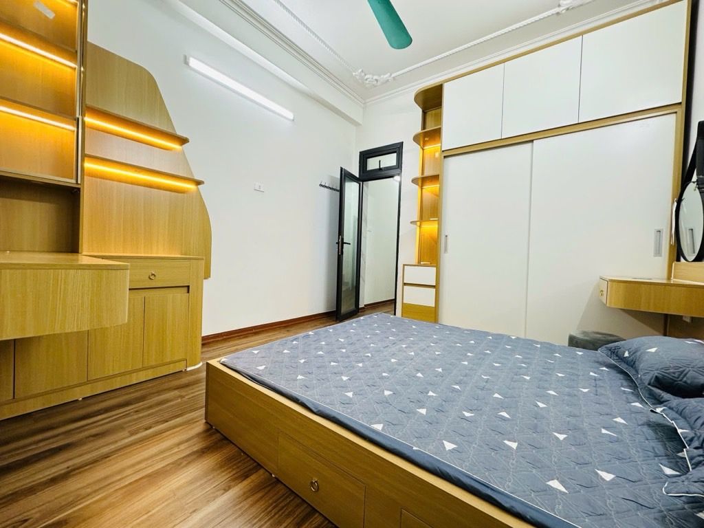 Bán nhà Định công thượng - diện tích 26.5m2 5 tầng - ngõ nông gần sát ô tô - giá 7,65 tỷ