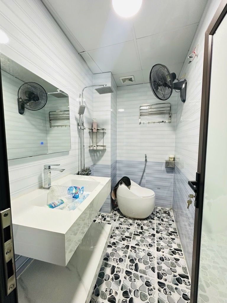 Bán nhà Định công thượng - diện tích 26.5m2 5 tầng - ngõ nông gần sát ô tô - giá 7,65 tỷ