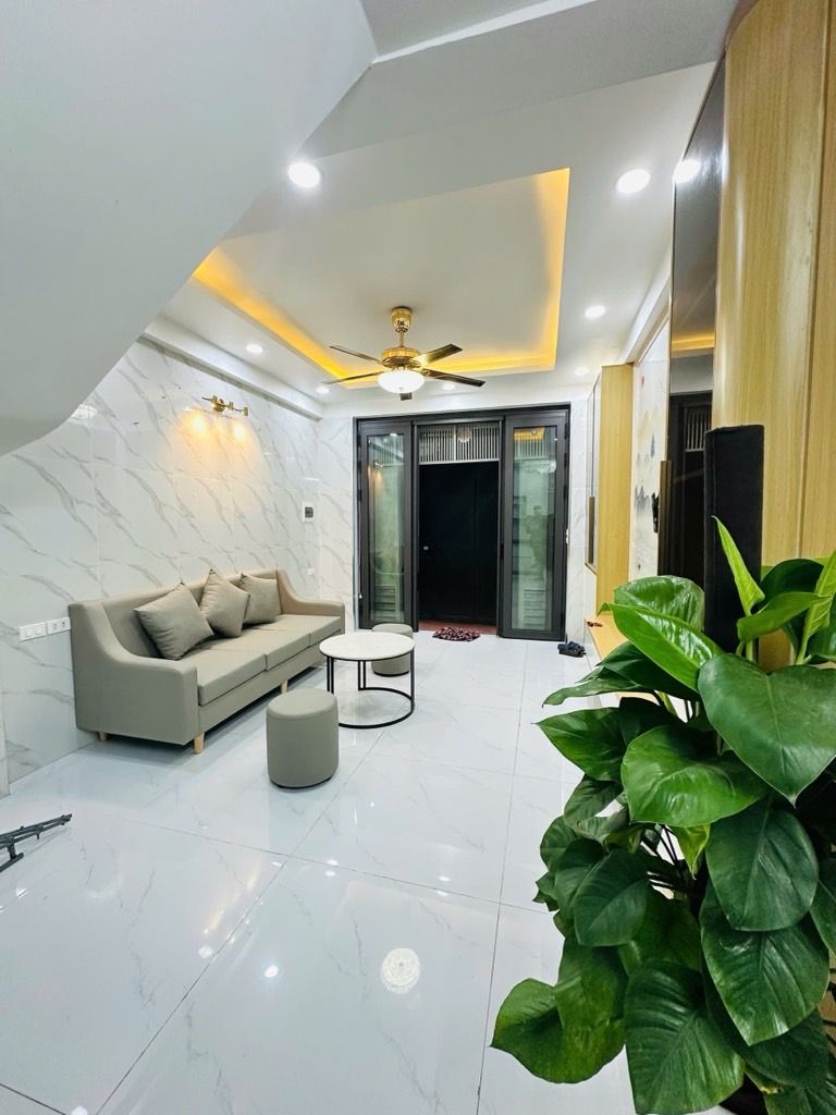 Bán nhà Định công thượng - diện tích 26.5m2 5 tầng - ngõ nông gần sát ô tô - giá 7,65 tỷ