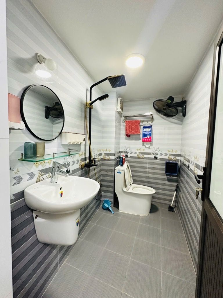 Bán nhà Định công thượng - diện tích 26.5m2 5 tầng - ngõ nông gần sát ô tô - giá 7,65 tỷ