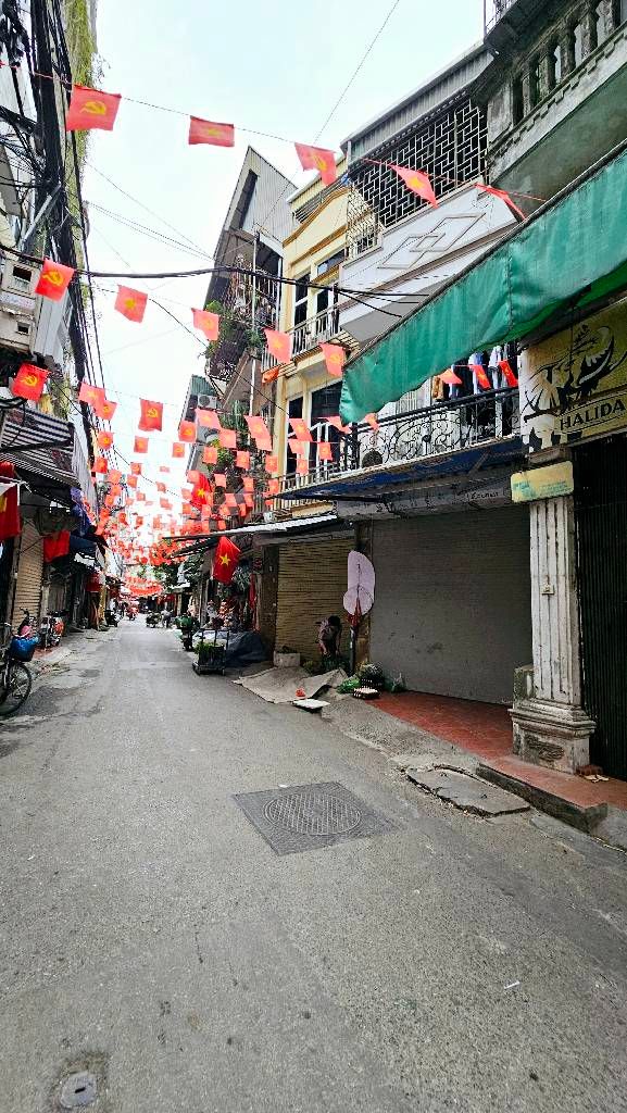 Bán nhà Ngõ Giáp Bát - diện tích 64m2 3 tầng - Ô tô tránh - giá 18,5 tỷ