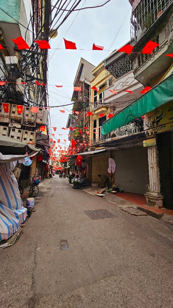 Bán nhà Ngõ Giáp Bát - diện tích 64m2 3 tầng - Ô tô tránh - giá 18,5 tỷ