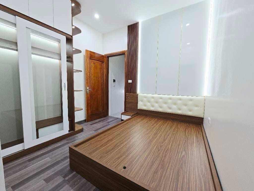 Bán nhà Ngõ Chùa Liên Phái - diện tích 23m2 5 tầng - Ngõ nông gần phố - giá 5,95 tỷ