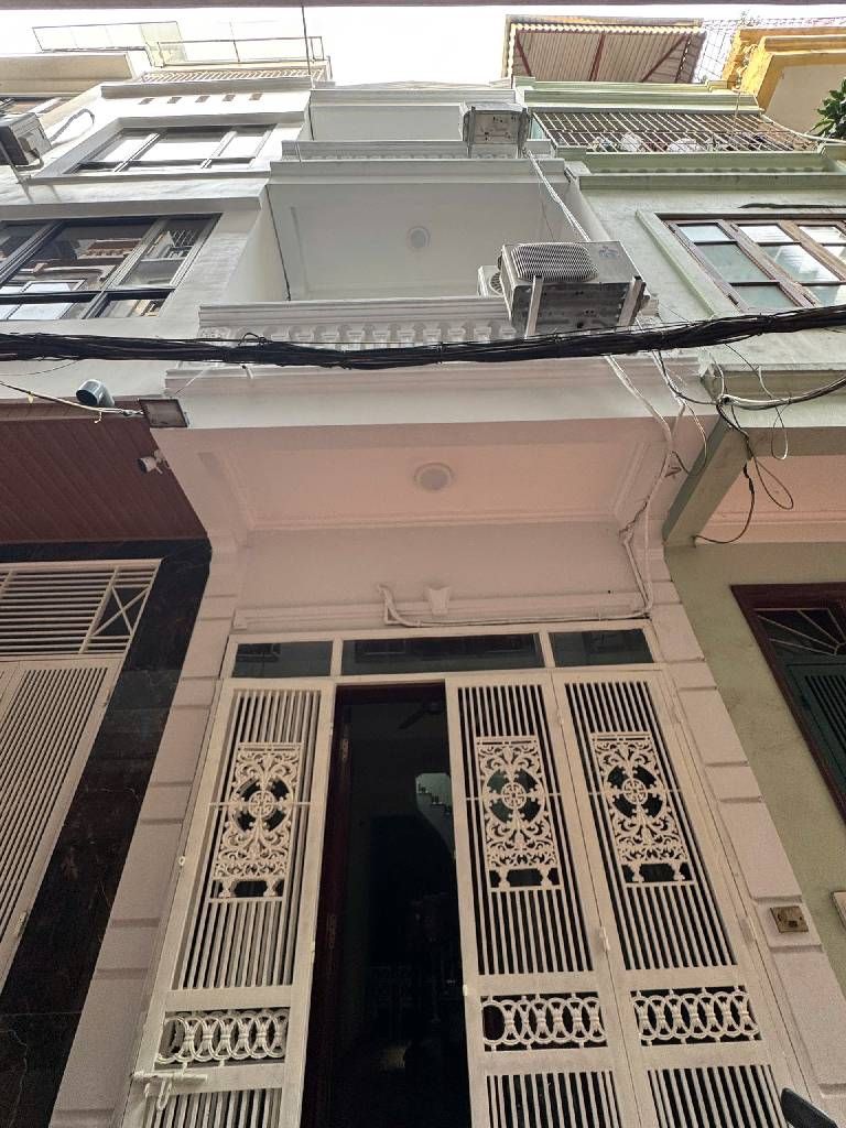 Bán nhà Nguyễn Chính - diện tích 34m2 3 tầng - Gần phố, ngõ thông - giá 9,9 tỷ