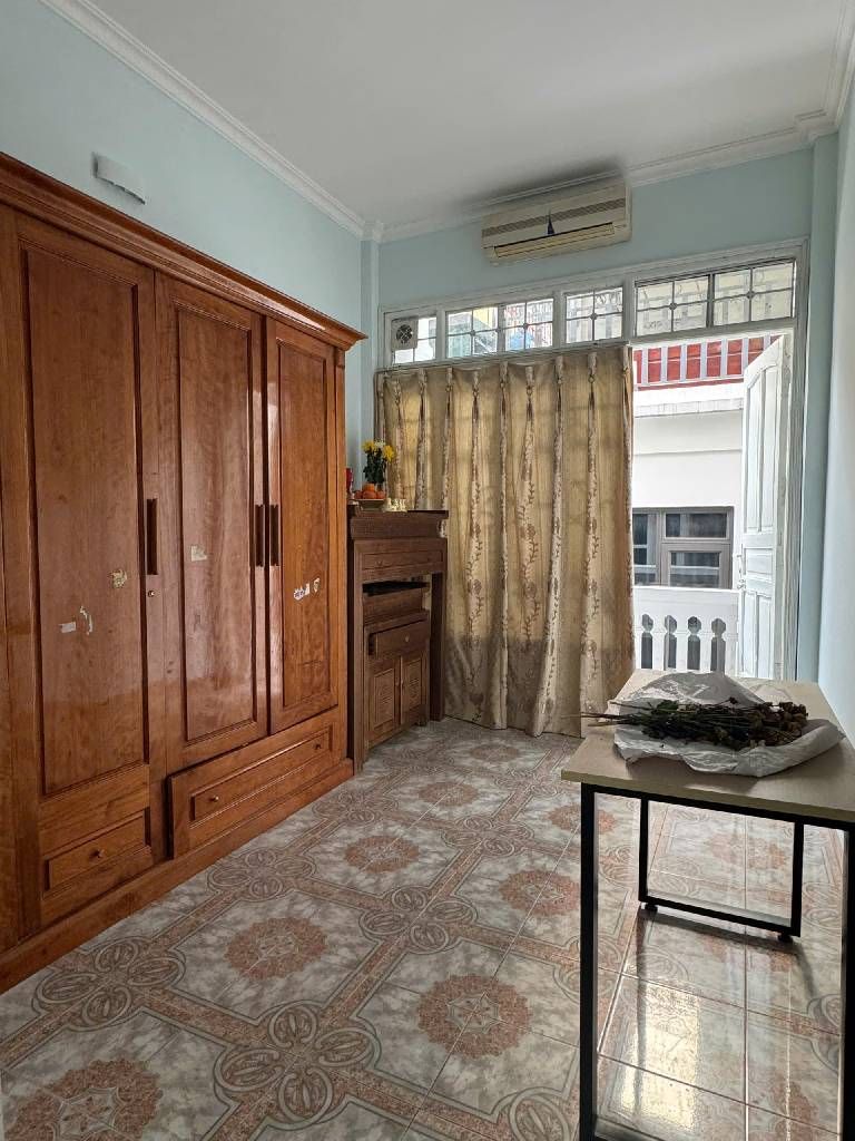 Bán nhà Nguyễn Chính - diện tích 34m2 3 tầng - Gần phố, ngõ thông - giá 9,9 tỷ