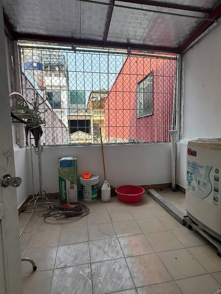 Bán nhà Nguyễn Chính - diện tích 34m2 3 tầng - Gần phố, ngõ thông - giá 9,9 tỷ