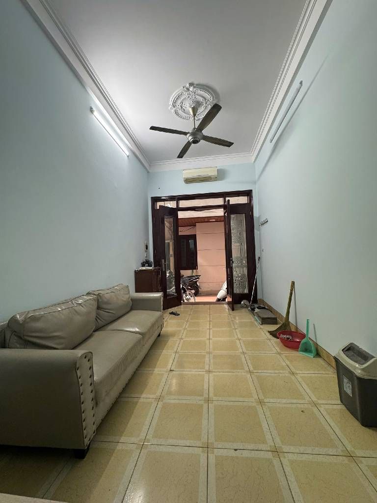 Bán nhà Nguyễn Chính - diện tích 34m2 3 tầng - Gần phố, ngõ thông - giá 9,9 tỷ