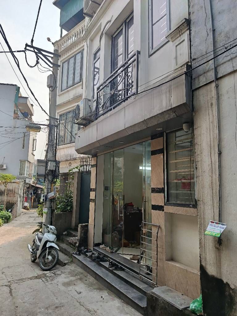 Bán nhà Nguyễn Khoái - diện tích 43,3m2 5 tầng - Ô tô đỗ cửa - giá 9,95 tỷ