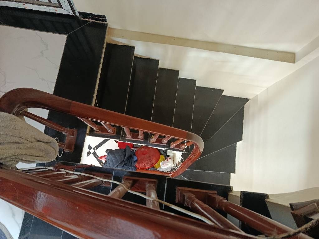 Bán nhà Nguyễn Khoái - diện tích 43,3m2 5 tầng - Ô tô đỗ cửa - giá 9,95 tỷ