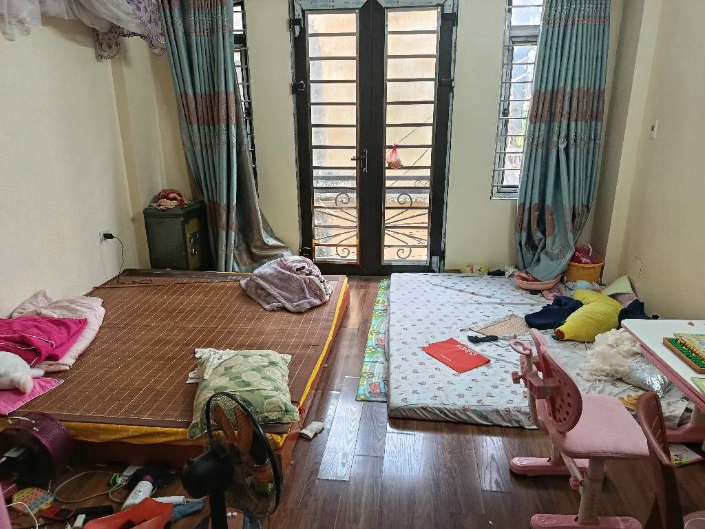 Bán nhà Nguyễn Khoái - diện tích 43,3m2 5 tầng - Ô tô đỗ cửa - giá 9,95 tỷ