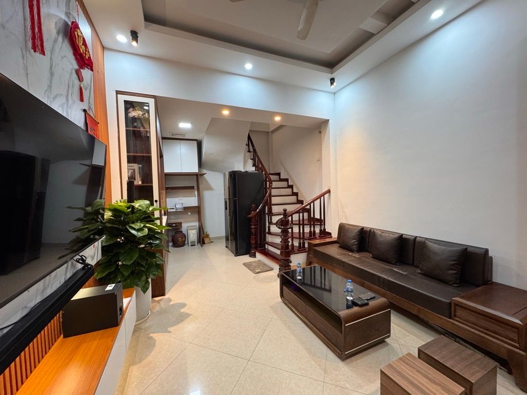 Bán nhà ngõ Quỳnh - diện tích 30,2m2 5 tầng - Ô TÔ ĐỖ CỔNG - giá 10,35 tỷ