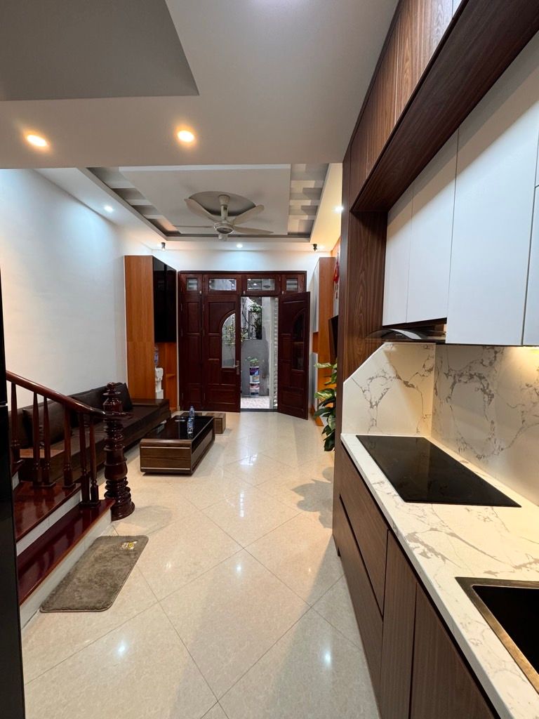 Bán nhà ngõ Quỳnh - diện tích 30,2m2 5 tầng - Ô TÔ ĐỖ CỔNG - giá 10,35 tỷ