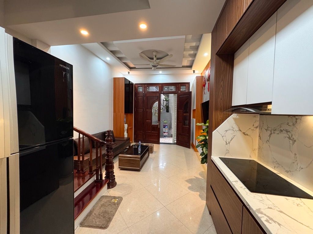 Bán nhà ngõ Quỳnh - diện tích 30,2m2 5 tầng - Ô TÔ ĐỖ CỔNG - giá 10,35 tỷ