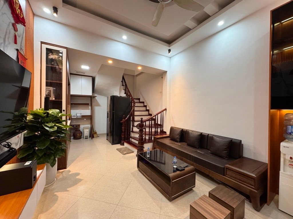 Bán nhà ngõ Quỳnh - diện tích 30,2m2 5 tầng - Ô TÔ ĐỖ CỔNG - giá 10,35 tỷ