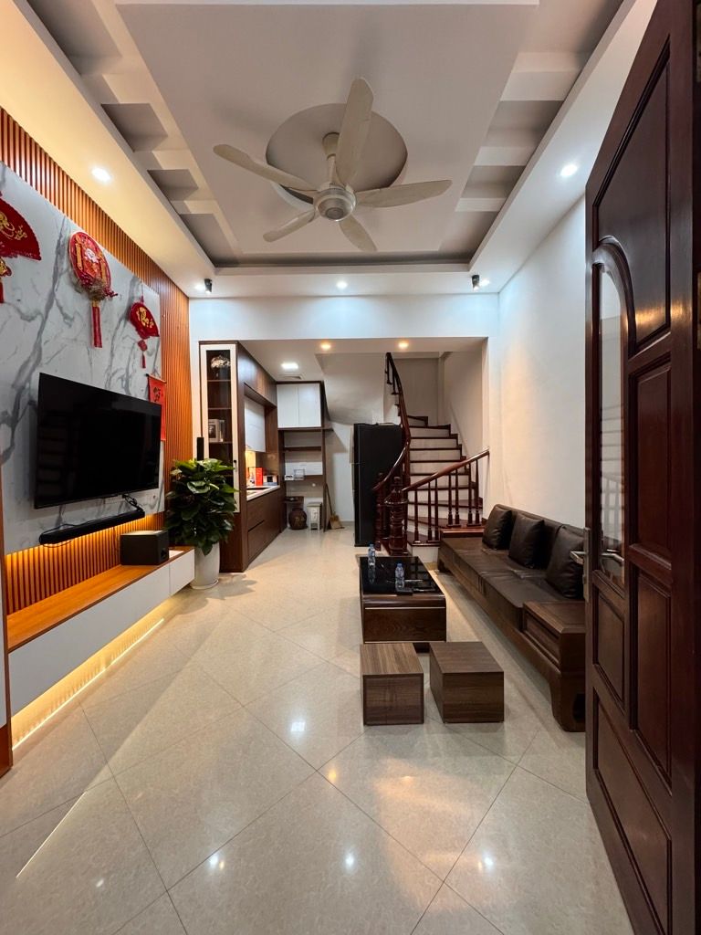 Bán nhà ngõ Quỳnh - diện tích 30,2m2 5 tầng - Ô TÔ ĐỖ CỔNG - giá 10,35 tỷ