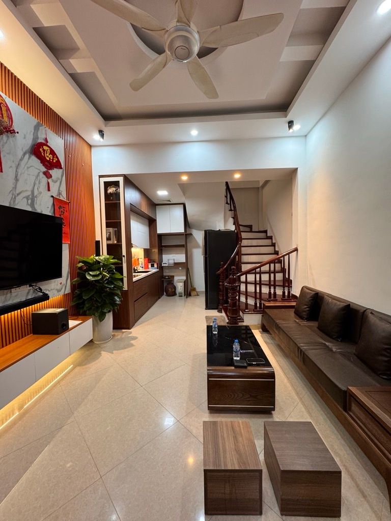 Bán nhà ngõ Quỳnh - diện tích 30,2m2 5 tầng - Ô TÔ ĐỖ CỔNG - giá 10,35 tỷ