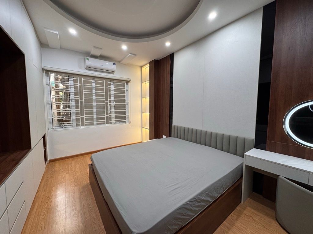 Bán nhà ngõ Quỳnh - diện tích 30,2m2 5 tầng - Ô TÔ ĐỖ CỔNG - giá 10,35 tỷ