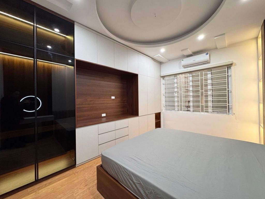 Bán nhà ngõ Quỳnh - diện tích 30,2m2 5 tầng - Ô TÔ ĐỖ CỔNG - giá 10,35 tỷ