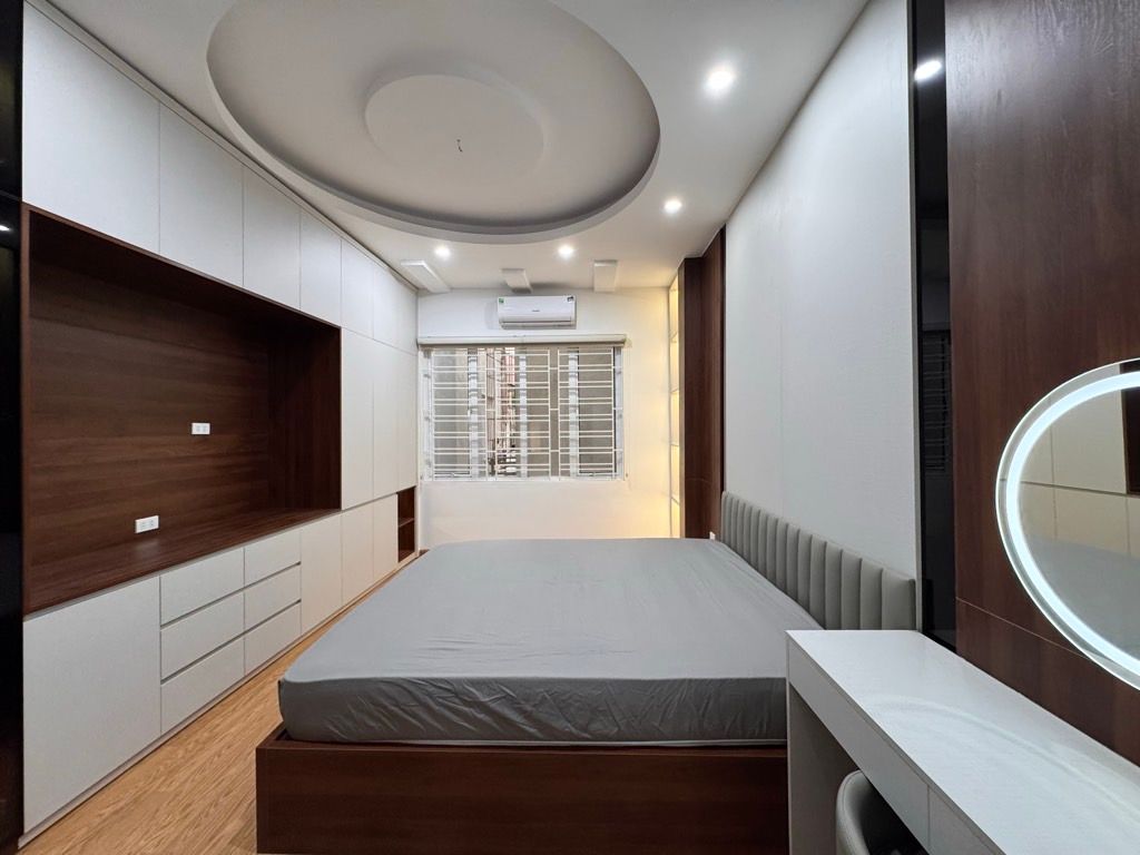 Bán nhà ngõ Quỳnh - diện tích 30,2m2 5 tầng - Ô TÔ ĐỖ CỔNG - giá 10,35 tỷ