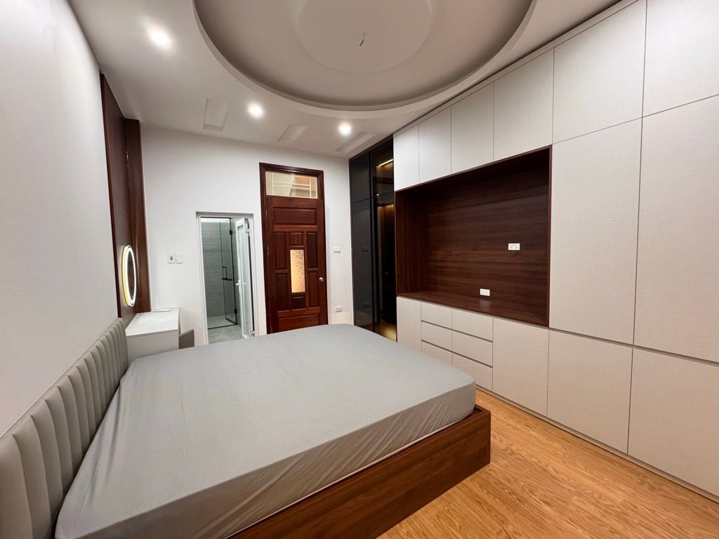 Bán nhà ngõ Quỳnh - diện tích 30,2m2 5 tầng - Ô TÔ ĐỖ CỔNG - giá 10,35 tỷ