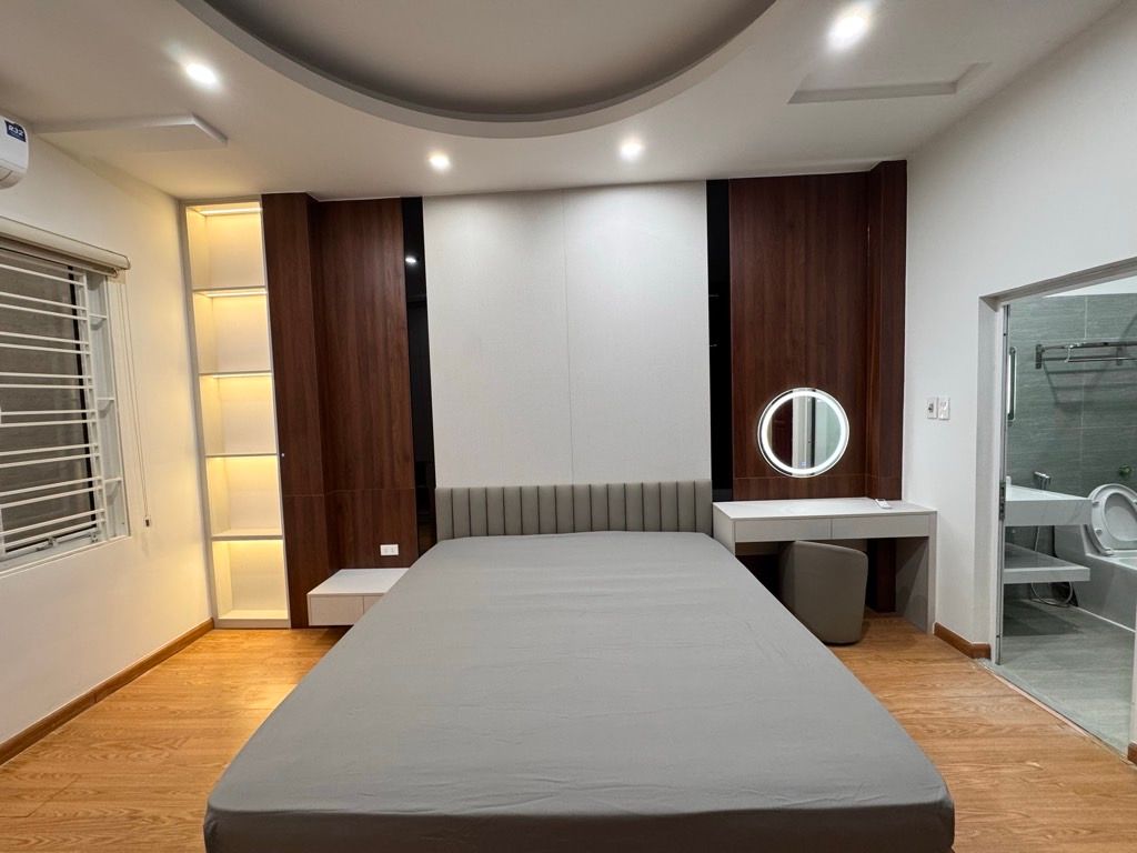 Bán nhà ngõ Quỳnh - diện tích 30,2m2 5 tầng - Ô TÔ ĐỖ CỔNG - giá 10,35 tỷ