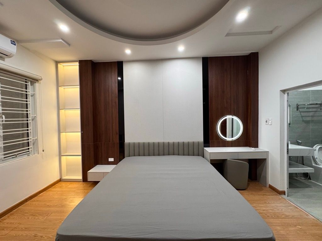 Bán nhà ngõ Quỳnh - diện tích 30,2m2 5 tầng - Ô TÔ ĐỖ CỔNG - giá 10,35 tỷ