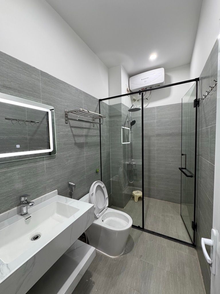 Bán nhà ngõ Quỳnh - diện tích 30,2m2 5 tầng - Ô TÔ ĐỖ CỔNG - giá 10,35 tỷ