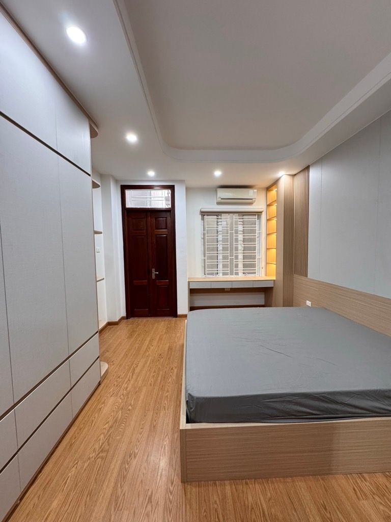 Bán nhà ngõ Quỳnh - diện tích 30,2m2 5 tầng - Ô TÔ ĐỖ CỔNG - giá 10,35 tỷ