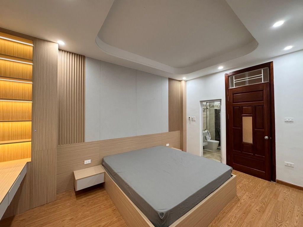 Bán nhà ngõ Quỳnh - diện tích 30,2m2 5 tầng - Ô TÔ ĐỖ CỔNG - giá 10,35 tỷ