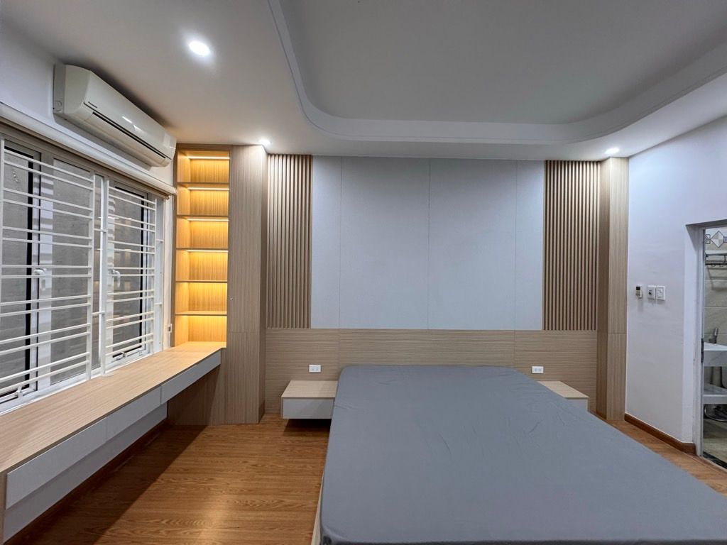 Bán nhà ngõ Quỳnh - diện tích 30,2m2 5 tầng - Ô TÔ ĐỖ CỔNG - giá 10,35 tỷ