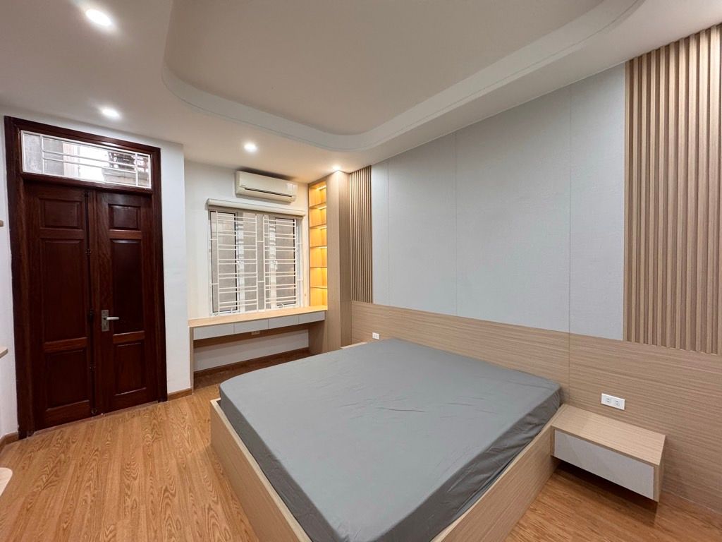 Bán nhà ngõ Quỳnh - diện tích 30,2m2 5 tầng - Ô TÔ ĐỖ CỔNG - giá 10,35 tỷ