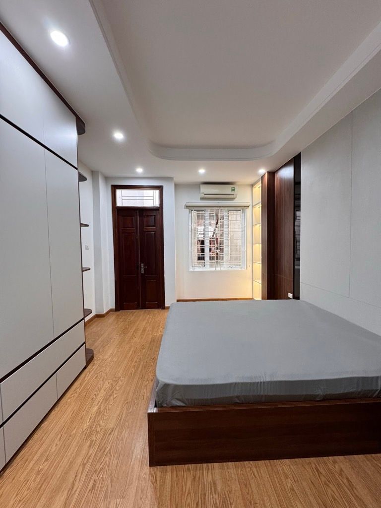 Bán nhà ngõ Quỳnh - diện tích 30,2m2 5 tầng - Ô TÔ ĐỖ CỔNG - giá 10,35 tỷ