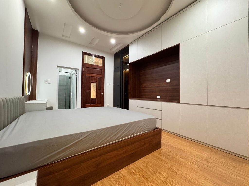 Bán nhà ngõ Quỳnh - diện tích 30,2m2 5 tầng - Ô TÔ ĐỖ CỔNG - giá 10,35 tỷ