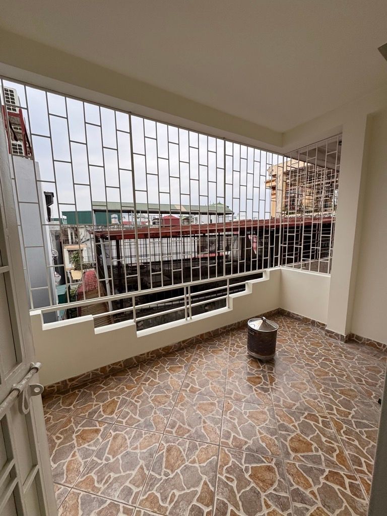 Bán nhà ngõ Quỳnh - diện tích 30,2m2 5 tầng - Ô TÔ ĐỖ CỔNG - giá 10,35 tỷ