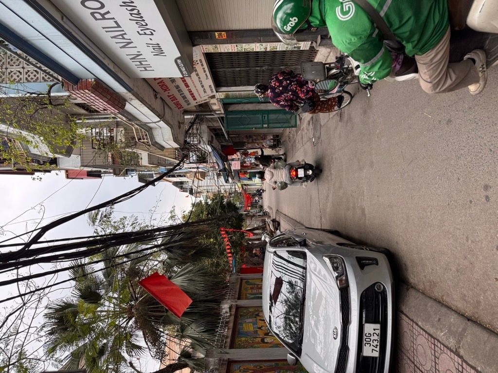 Bán nhà ngõ Quỳnh - diện tích 30,2m2 5 tầng - Ô TÔ ĐỖ CỔNG - giá 10,35 tỷ