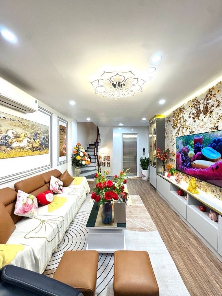 Bán nhà Ô Đồng Lầm - diện tích 35m2 6 tầng - Nhà mới, thang máy xịn - giá 12,3 tỷ