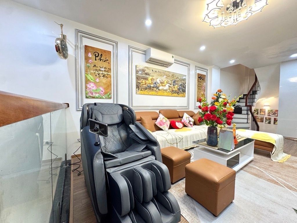 Bán nhà Ô Đồng Lầm - diện tích 35m2 6 tầng - Nhà mới, thang máy xịn - giá 12,3 tỷ