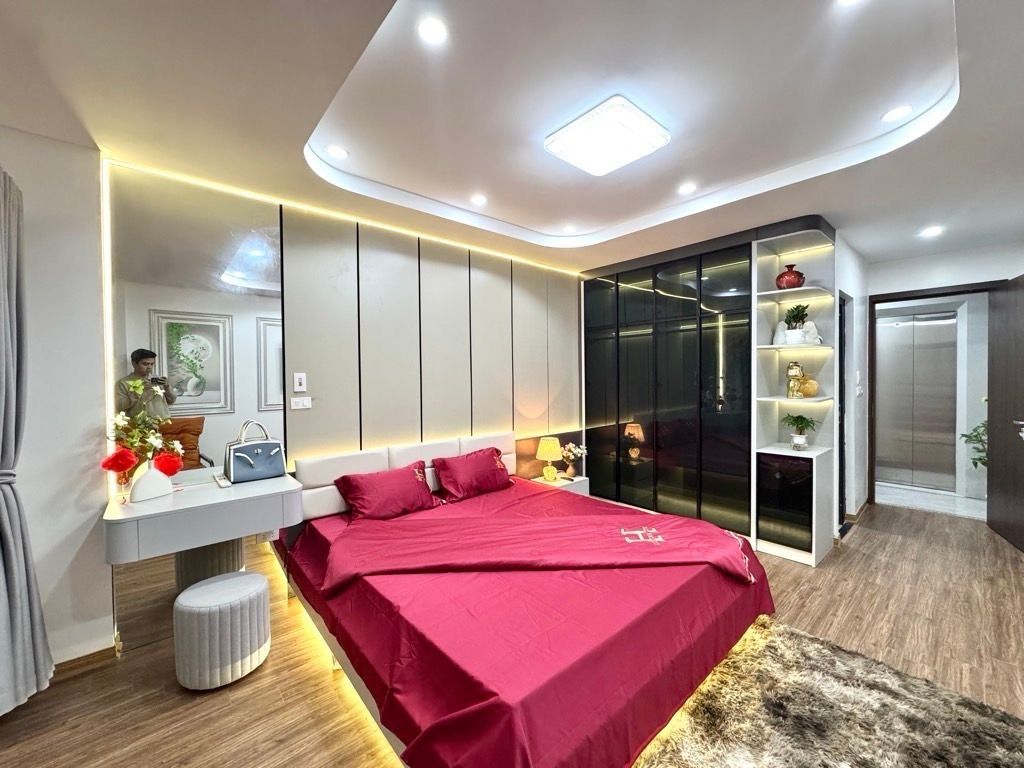 Bán nhà Ô Đồng Lầm - diện tích 35m2 6 tầng - Nhà mới, thang máy xịn - giá 12,3 tỷ