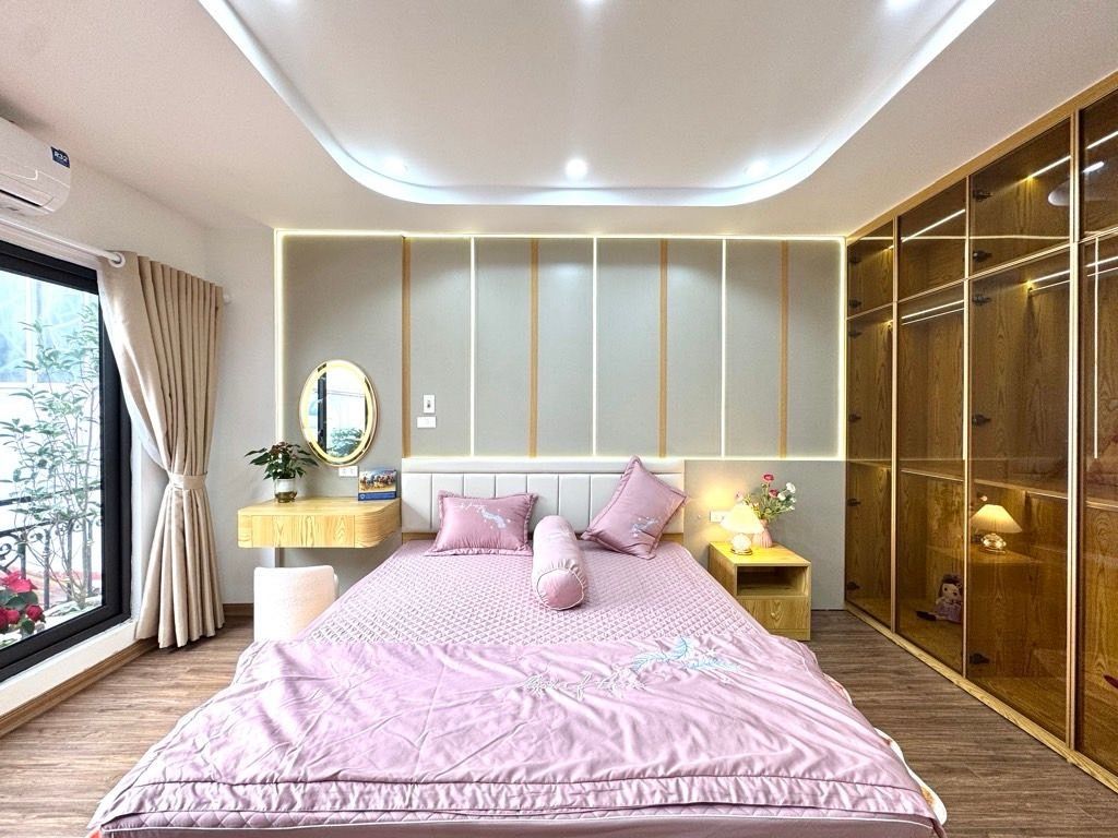 Bán nhà Ô Đồng Lầm - diện tích 35m2 6 tầng - Nhà mới, thang máy xịn - giá 12,3 tỷ