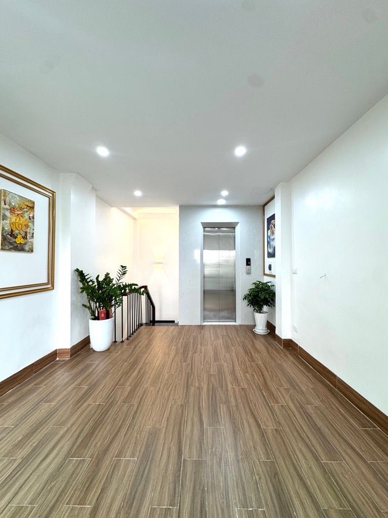 Bán nhà Ô Đồng Lầm - diện tích 35m2 6 tầng - Nhà mới, thang máy xịn - giá 12,3 tỷ