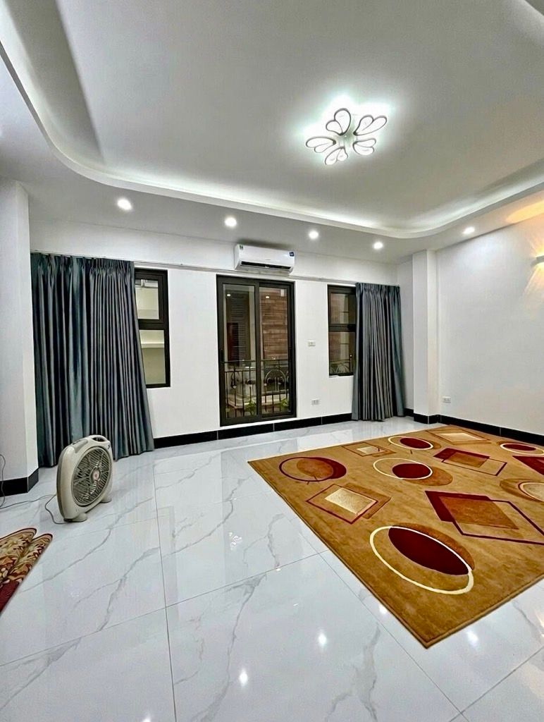 Bán nhà Đê Trần Khát Chân - diện tích 37m2 5 tầng - ô tô đỗ cửa - giá 15,9 tỷ