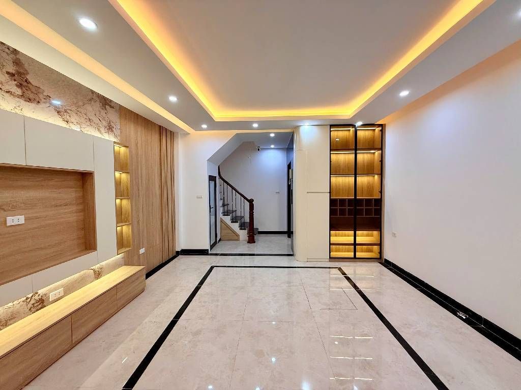 Bán nhà Trương Định - diện tích 55m2 6 tầng - Ô TÔ QUA NHÀ - giá 10,9 tỷ