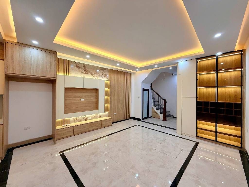 Bán nhà Trương Định - diện tích 55m2 6 tầng - Ô TÔ QUA NHÀ - giá 10,9 tỷ